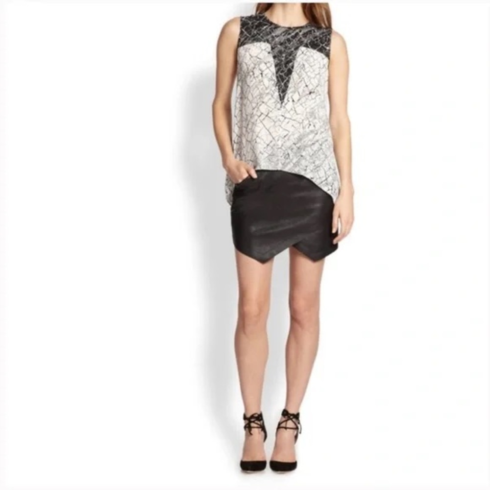BCBG MaxAzria -Avie sleeveless abstract black/ white design light angled -XS NWT